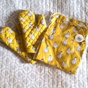 Apron and hot mitts - Chicken Coop